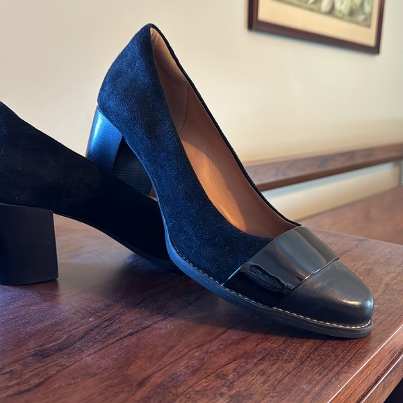 Clarks black leather, suede, and patent pumps in terrific condition! - Picture 2 of 9